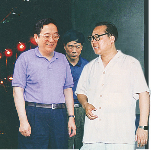 原湖北省委書記，現(xiàn)中央政治局常委俞正聲來公司檢查指導(dǎo)工作